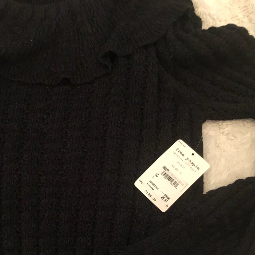 Free People off-the-shoulders black long sleeve sweater size L - Picture 4 of 10